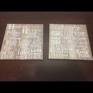 Set of two decorative hangings